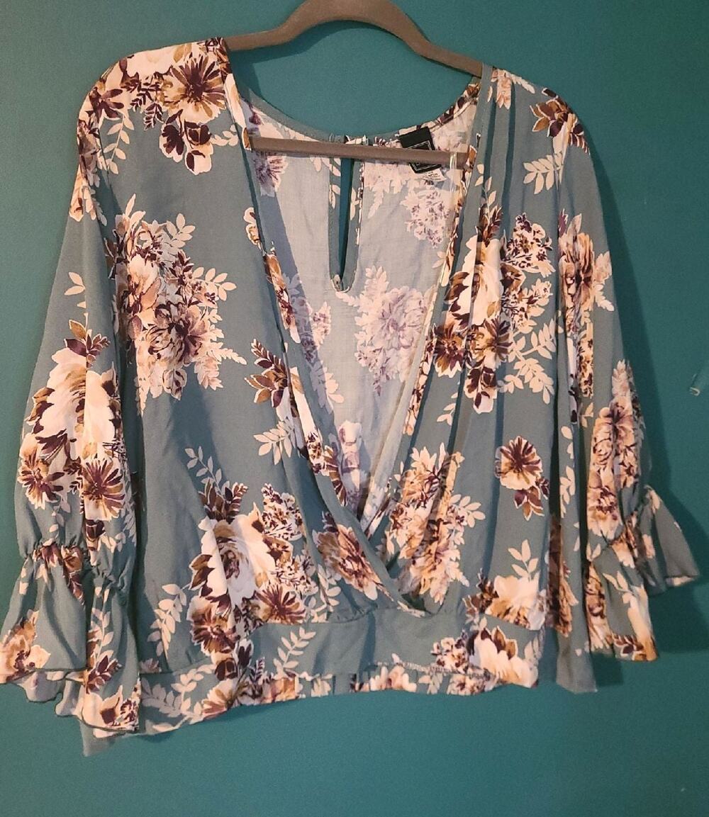 Forever 21 green floral print long bell sleeve blouse Size 2X Boho Romantic
